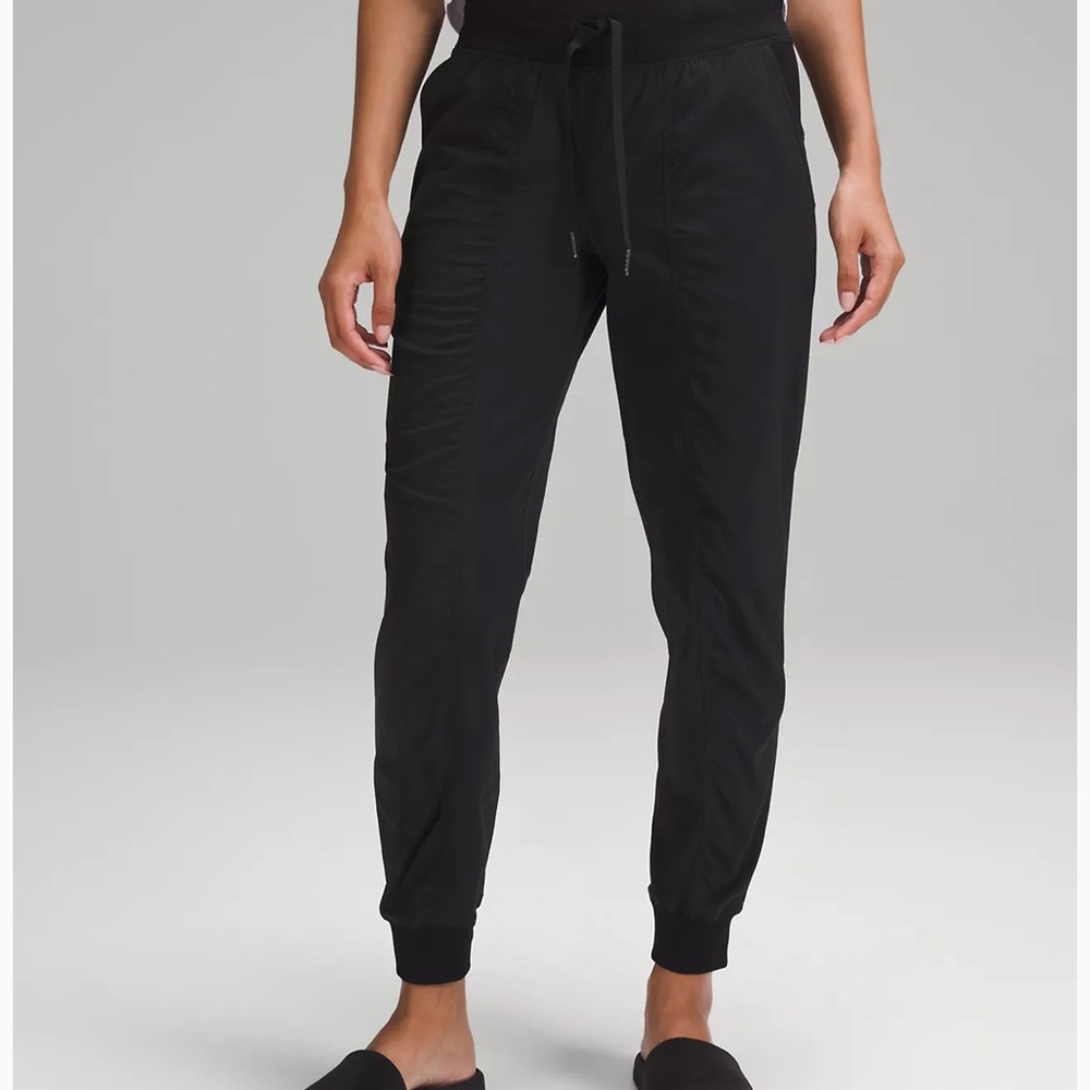 Lululemon women’s joggers